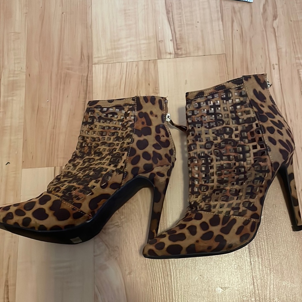 Leopard print ankle boots